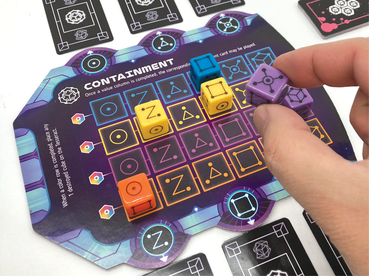 TESSERACT Board Games Smirk & Dagger [SK]